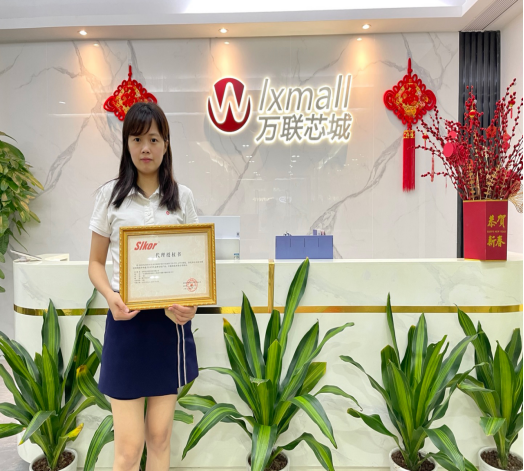 万联芯代表在ITB8888通博代理商授牌仪式